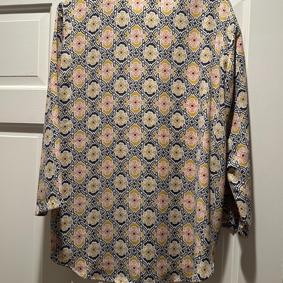 Van Heusen large multi-color polyester blouse - Picture 3 of 4